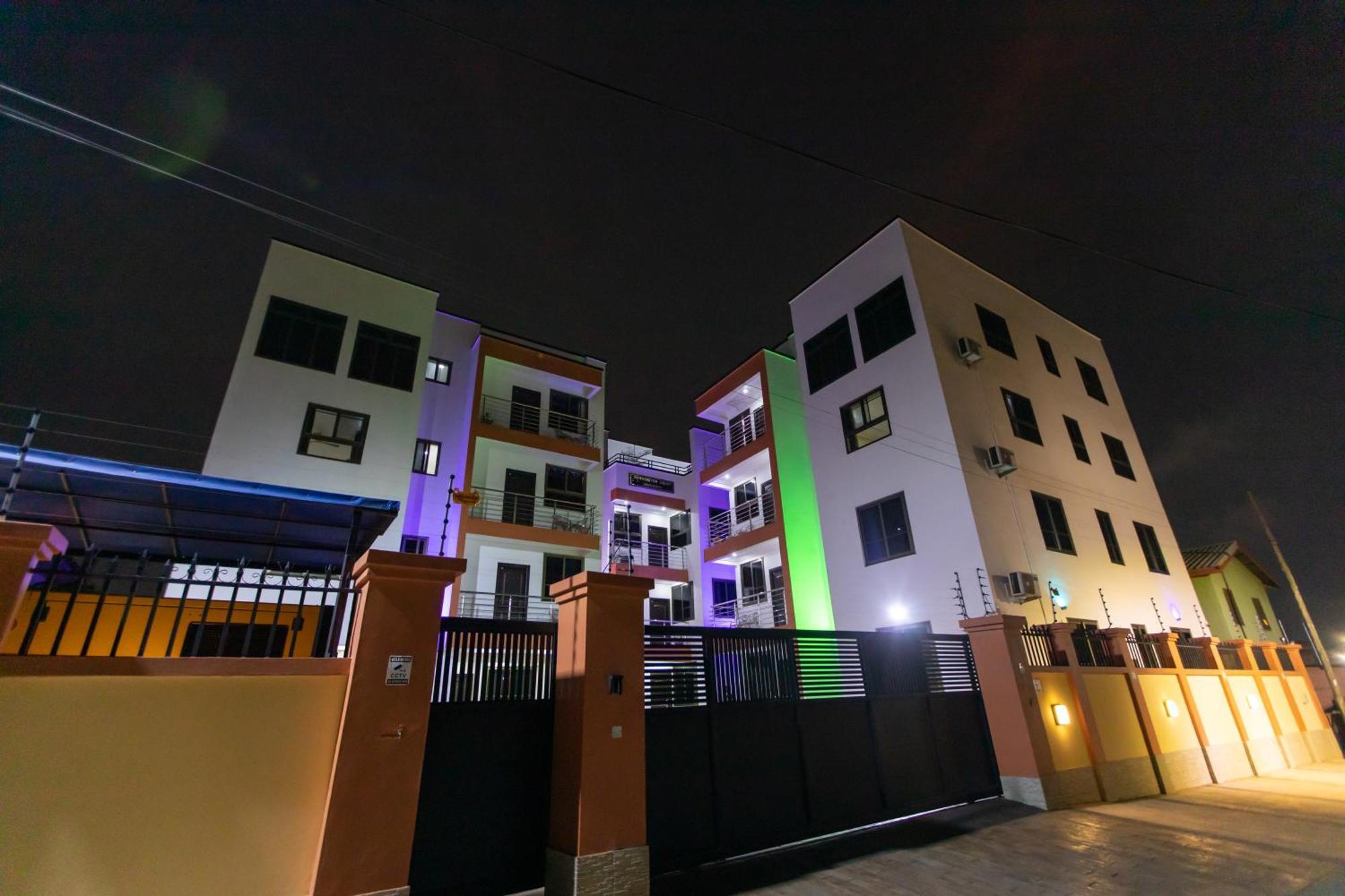 Washington Apartments - Just 25Mins Drive From The Airport Kwashieman Luaran gambar
