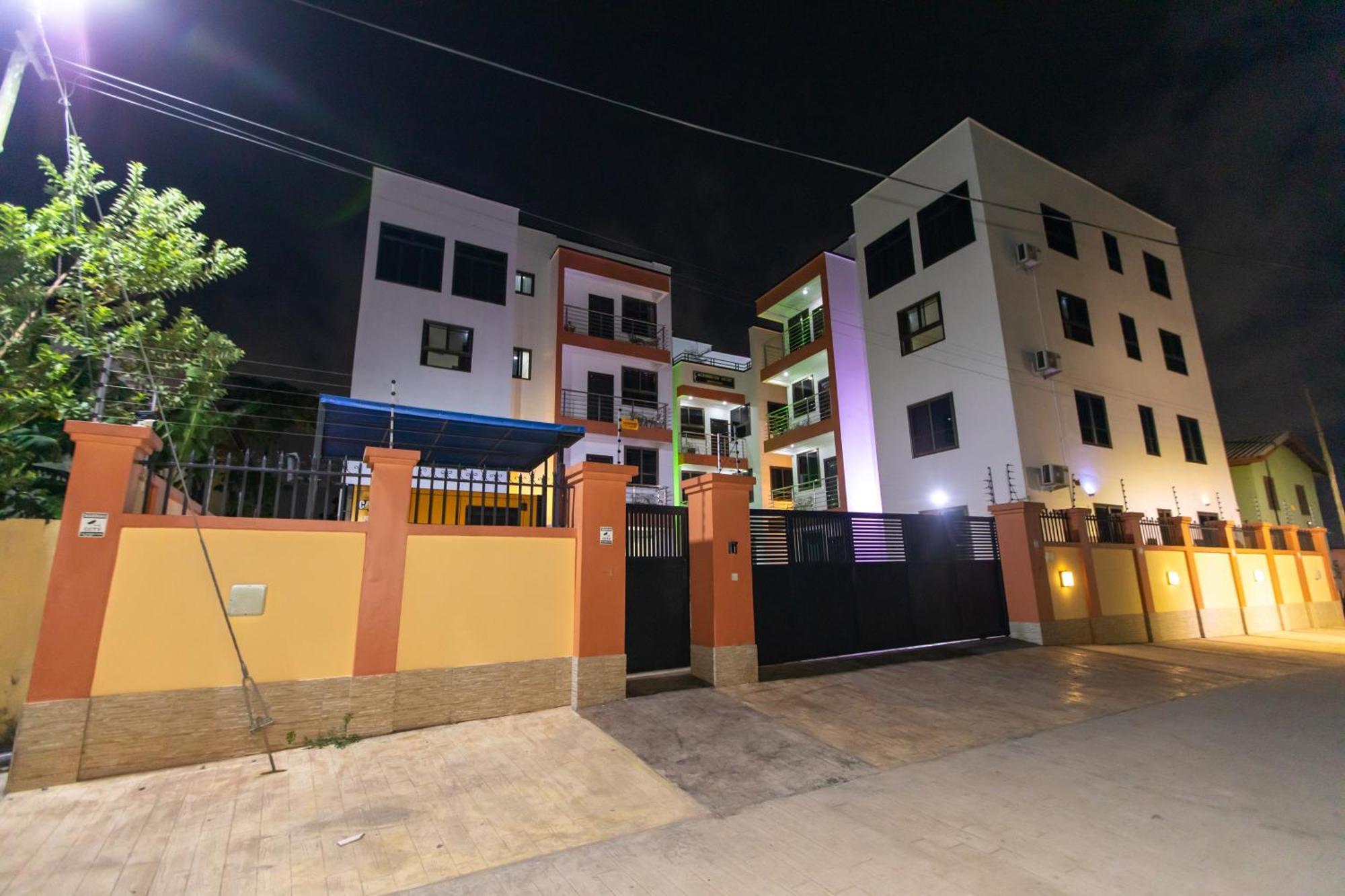 Washington Apartments - Just 25Mins Drive From The Airport Kwashieman Luaran gambar