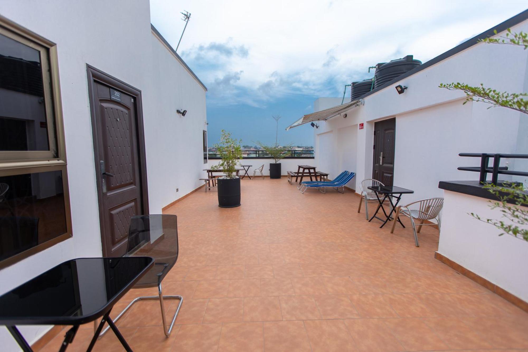 Washington Apartments - Just 25Mins Drive From The Airport Kwashieman Luaran gambar