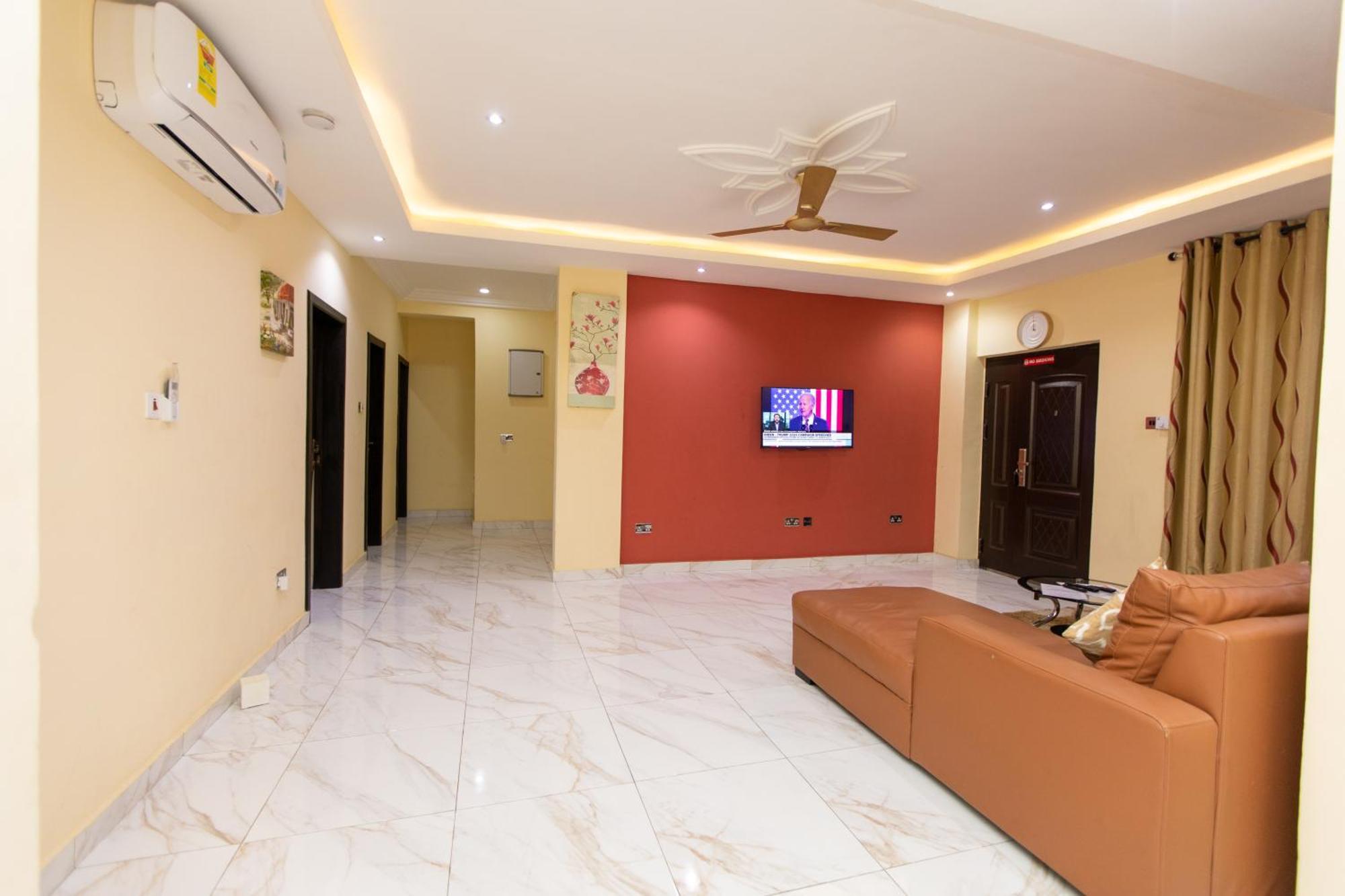 Washington Apartments - Just 25Mins Drive From The Airport Kwashieman Luaran gambar